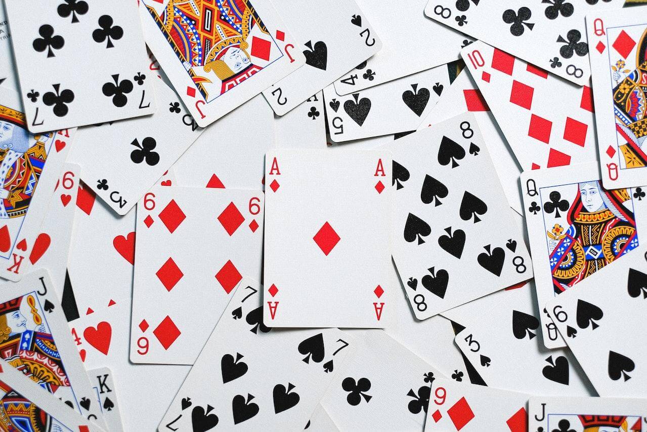Three Key Differences Between Live and Online Poker