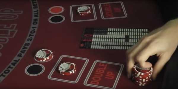 It shows the mandatory bet and the red black side bet It shows the mandatory bet and the red black side bet