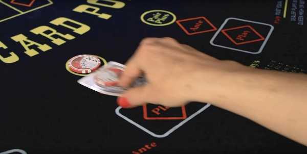 Player is folding on 3 Card Poker Player is folding on 3 Card Poker