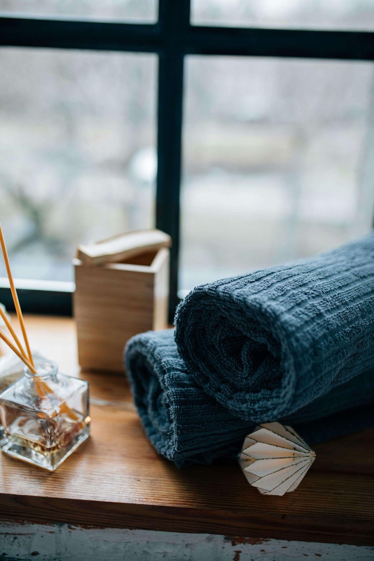 incense and towels