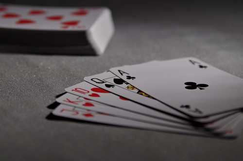 The Advantages and Disadvantages of Online Poker