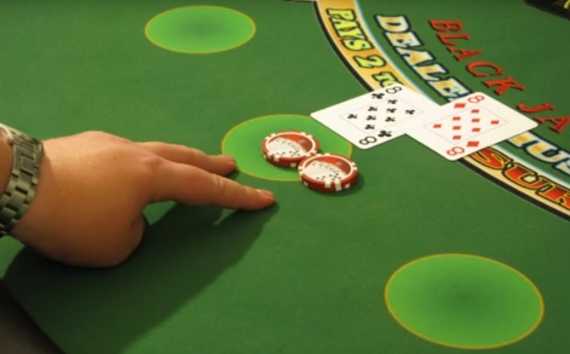 Player is using hand signals for splitting Player is using hand signals for splitting