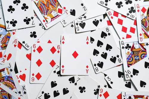 Three Key Differences Between Live and Online Poker